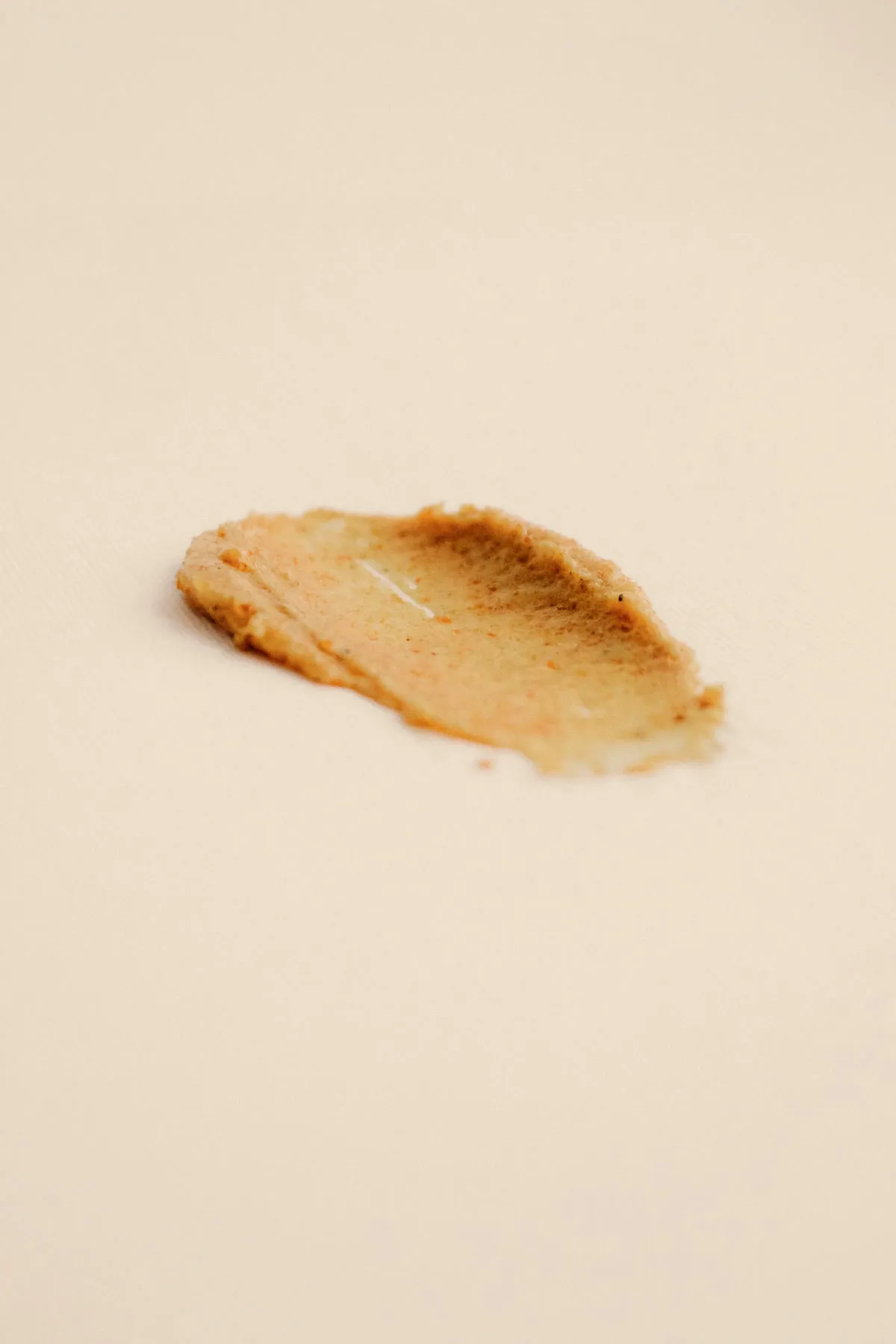 Texture ambrée d’un gommage pour le visage
